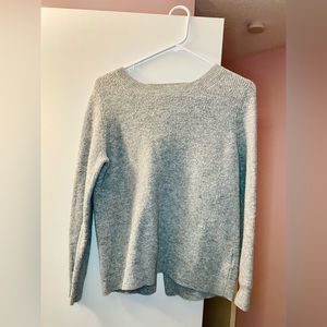 Abercrombie Open-Back Sweater! 🤍